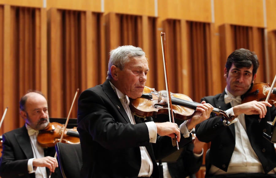 Un rito protagonizado por el Coro de la Fundación Princesa de Asturias y la Orquesta Sinfónica del Principado de Asturias (OSPA) que se escucha, un año más, como regalo de la Navidad