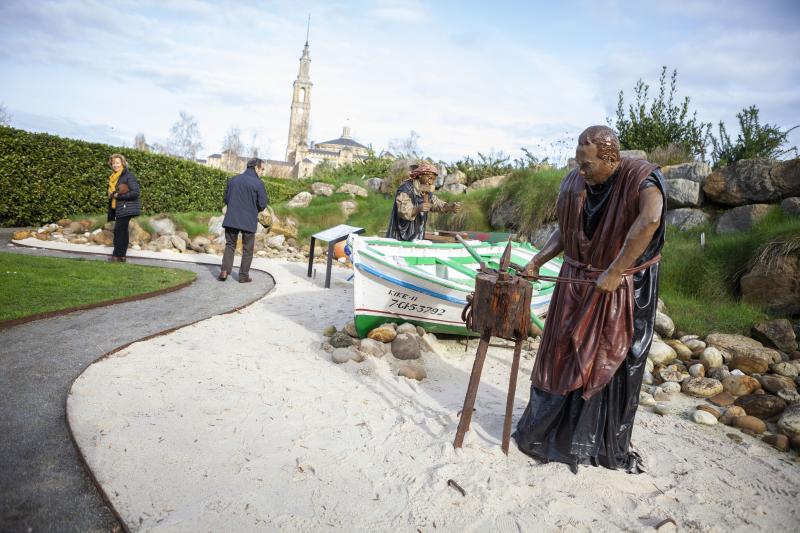 La Navidad ha llegado al Jardín Botánico, que ha abierto sus puertas para que familias al completo disfruten de su ya tradicional belén monumental y de las diversas actividades organizadas para todas las edades. 
