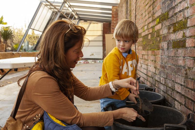 La Navidad ha llegado al Jardín Botánico, que ha abierto sus puertas para que familias al completo disfruten de su ya tradicional belén monumental y de las diversas actividades organizadas para todas las edades. 