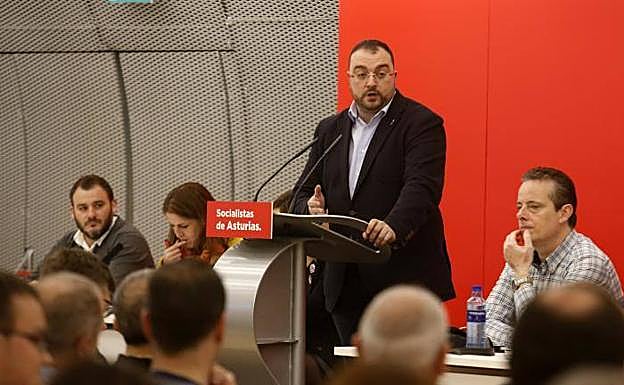 Adrián Barbón interviene en el comité autonómico de la FSA.