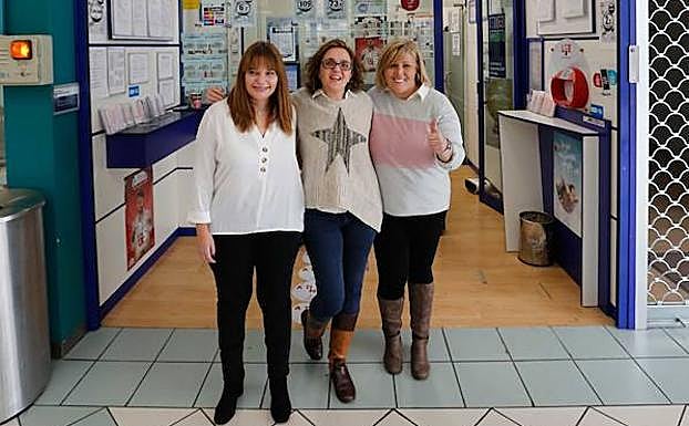 Administración de lotería de Alcampo, en Gijón. 