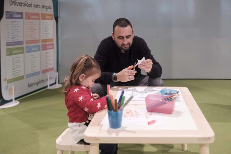 Ciencia, medio ambiente, robótica y seguridad vial son algunas de las materias que estructuran este año Mercaplana, la gran feria de Navidad que ha abierto sus puertas en el recinto ferial Luis Adaro de Gijón para sorprender a los mayores y, sobre todo, a los más pequeños.