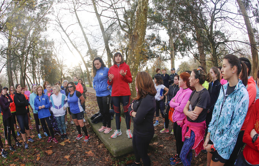 Un grupo de mujeres corre con Cristina Mitre en el Kilometrín dentro de la plataforma para que las mujeres salgan a correr en grupo y seguras 