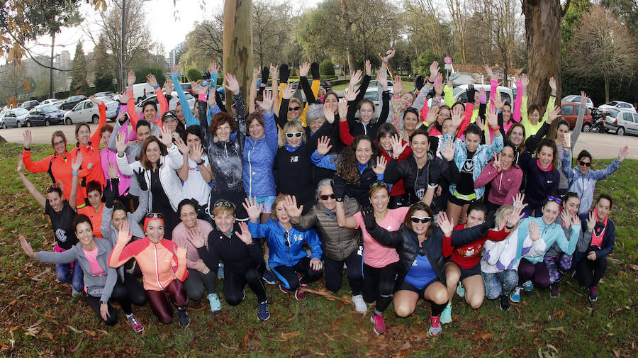 Un grupo de mujeres corre con Cristina Mitre en el Kilometrín dentro de la plataforma para que las mujeres salgan a correr en grupo y seguras 