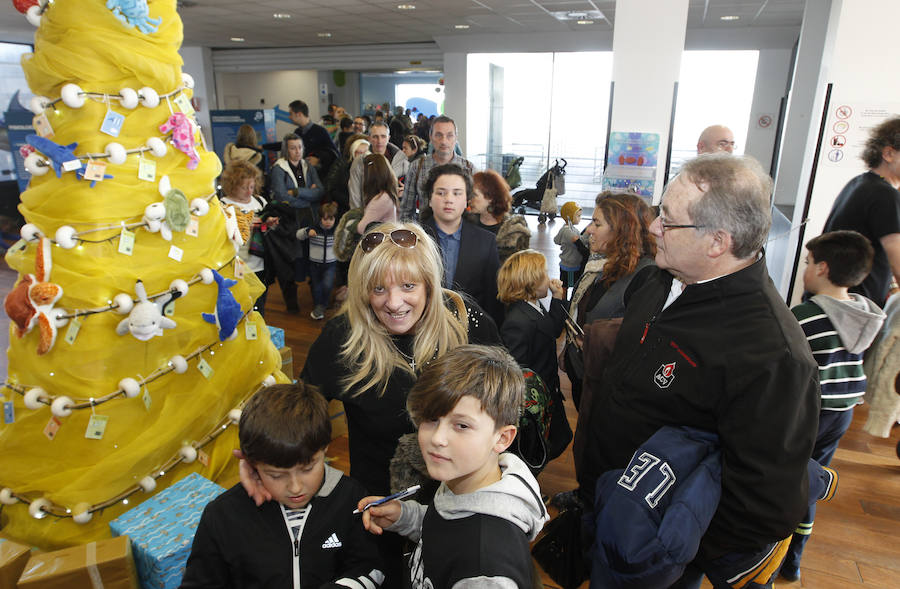 El Acuario de la ciudad se llenó de ilusión y nervios para recibir al popular personaje navideño.