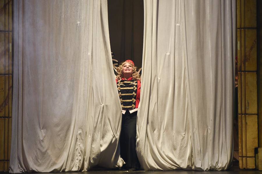 El espectáculo infantil de magia y luz 'Galtük, un sueño de Navidad' hizo las delicias de pequeños y no tan pequeños. Viernes, sábado y domingo habrá nuevas funciones.