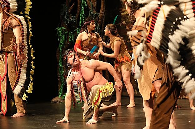 El musical 'Pocahontas' hizo disfrutar ayer al público del Teatro Palacio Valdés. 