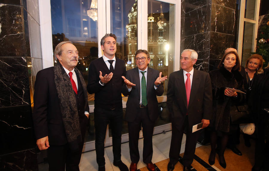 La orquesta Oviedo Filarmonía deleitó a los asistentes al teatro de la capital asturiana en el primer recital del año y en una jornada especial para su director, Lucas Macías, que se presentaba de manera oficial en un acto como este.