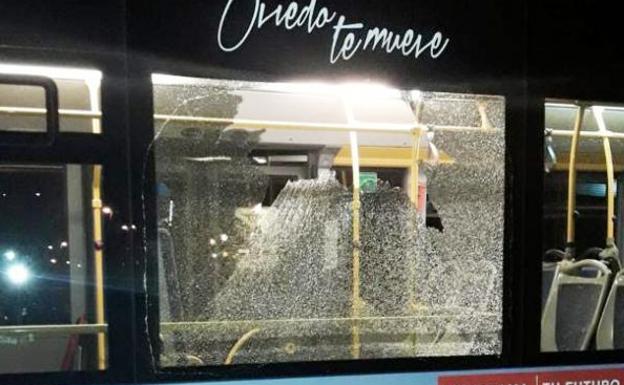 Uno de los coches atacados en Nochevieja, en una imagen facilitada por la concesionaria. 