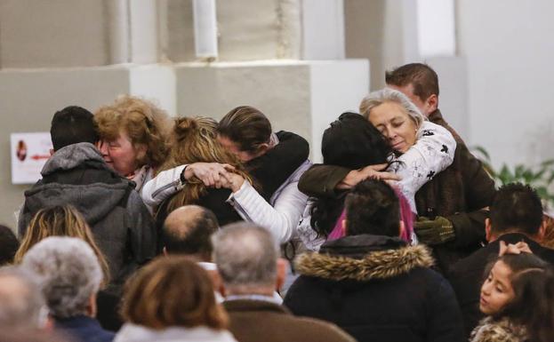 El funeral del pequeño Thiago se celebró este jueves en la iglesia de San Esteban del Mar. 