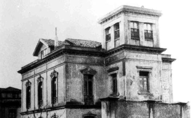 El primer edificio del colegio, en una imagen de 1915. 