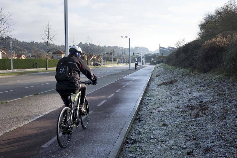 Gijón, Cangas del Narcea, Oviedo o Pajeres, al igual que otros muchos rincones de la región, amanecieron cubiertas de hielo