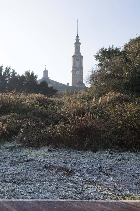 Gijón, Cangas del Narcea, Oviedo o Pajeres, al igual que otros muchos rincones de la región, amanecieron cubiertas de hielo