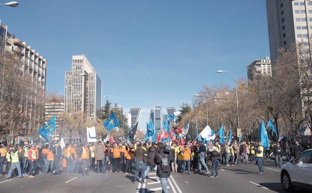 Los trabajadores de Alcoa bloquearon el paseo de la Castellana.