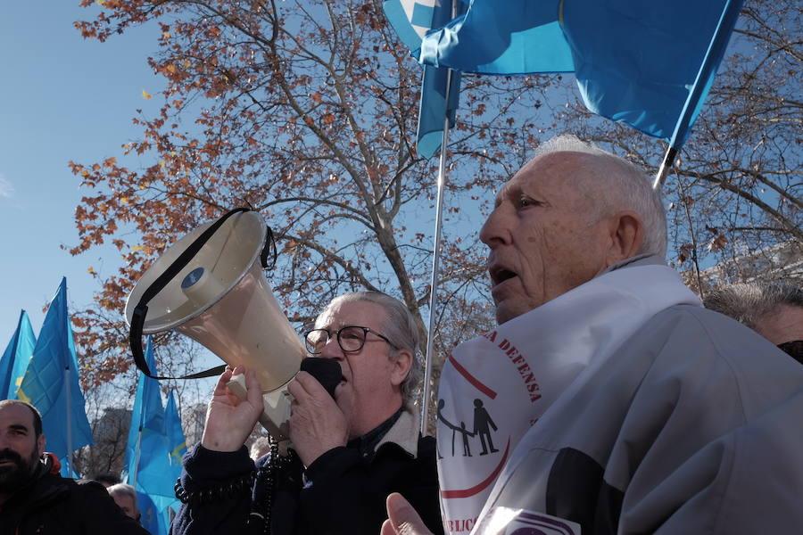 Mil personas respaldan en Madrid la concentración ante el Ministerio de Industria