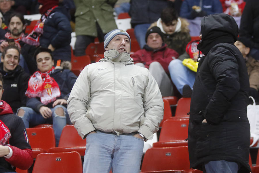 Fotos: ¿Estuviste en el Sporting - Valencia? ¡Búscate!