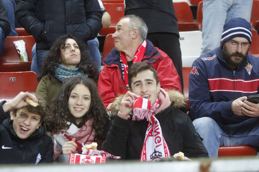 Fotos: ¿Estuviste en el Sporting - Valencia? ¡Búscate!