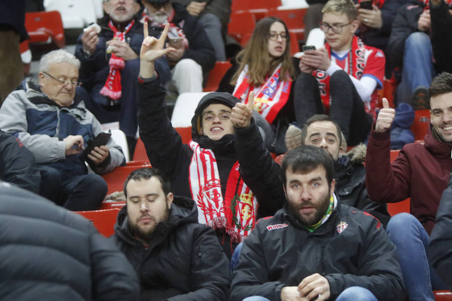 Fotos: ¿Estuviste en el Sporting - Valencia? ¡Búscate!