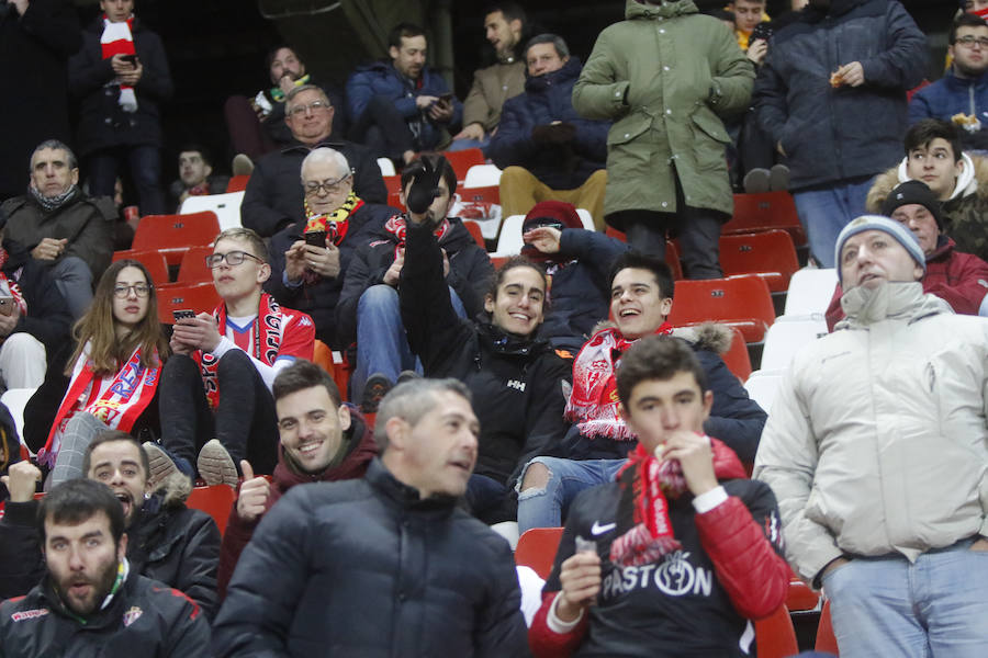 Fotos: ¿Estuviste en el Sporting - Valencia? ¡Búscate!