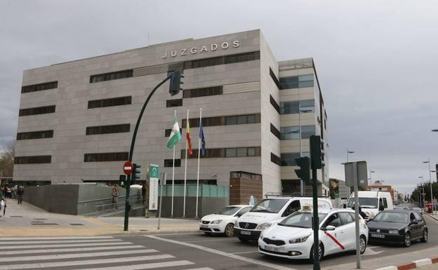 Condenado a cinco años de cárcel por abusar del hijo de un amigo en Almería