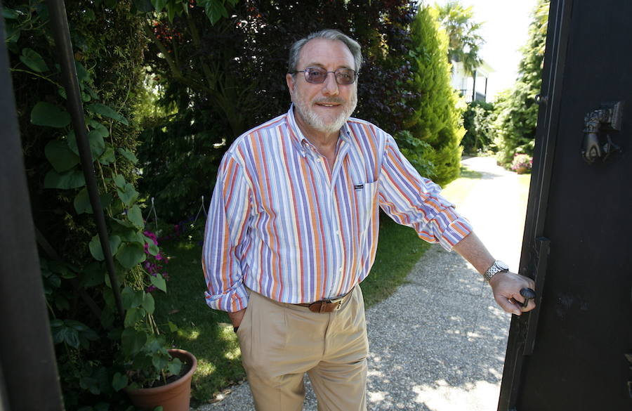 El que fuera propietario de Casa Conrado y La Goleta, Marcelo Conrado falleció a los 73 años víctima de un cáncer de pulmón. Su funeral se celebrará este jueves a la una del mediodía en el pueblo que le vio nacer, Santullano, en Tineo.