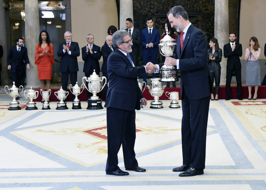 La ceremonia se celebró en el Palacio de El Pardo de Madrid y fue presidida por los Reyes Felipe y Letizia. Rafa Nadal, Sandra Sánchez, Jon Rahm o María Vicente fueron otros de los premiados.