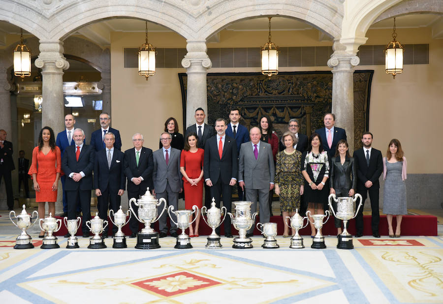 La ceremonia se celebró en el Palacio de El Pardo de Madrid y fue presidida por los Reyes Felipe y Letizia. Rafa Nadal, Sandra Sánchez, Jon Rahm o María Vicente fueron otros de los premiados.