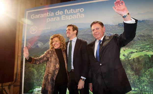 Teresa Mallada, Pablo Casado y Alfredo Canteli durante la presentación de los candidatos del PP en Asturias y Oviedo para las elecciones del 26 de mayo. 