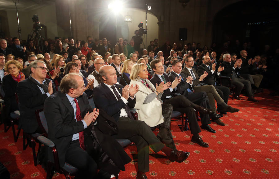 El presidente del PP acude al Hotel de la Reconquista en el que ha tenido lugar el acto oficial de presentación de Teresa Mallada como candidata a la Presidencia del Principado y de Alfredo Canteli como candidato al Ayuntamiento de la capital asturiana