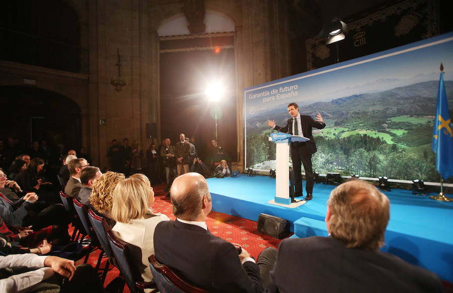 El presidente del PP acude al Hotel de la Reconquista en el que ha tenido lugar el acto oficial de presentación de Teresa Mallada como candidata a la Presidencia del Principado y de Alfredo Canteli como candidato al Ayuntamiento de la capital asturiana