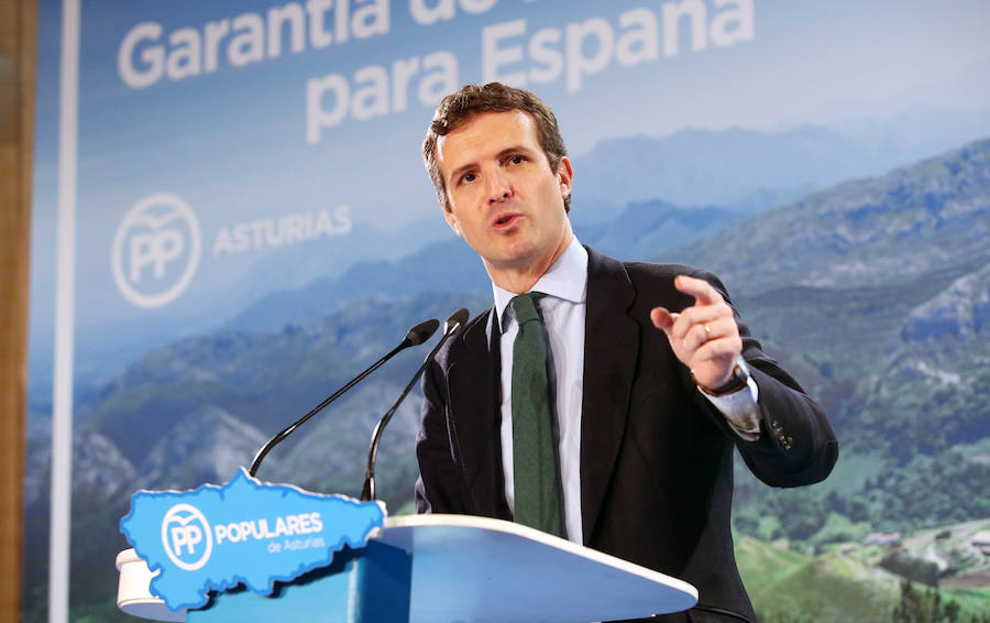 El presidente del PP acude al Hotel de la Reconquista en el que ha tenido lugar el acto oficial de presentación de Teresa Mallada como candidata a la Presidencia del Principado y de Alfredo Canteli como candidato al Ayuntamiento de la capital asturiana