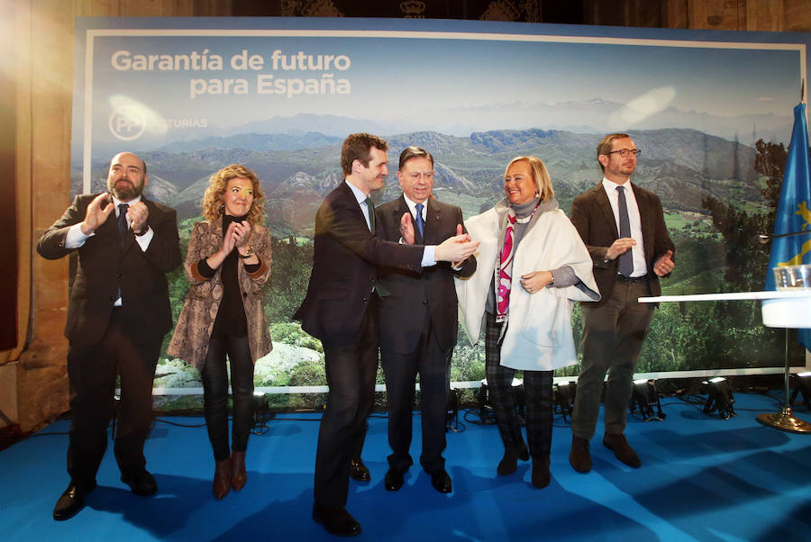 El presidente del PP acude al Hotel de la Reconquista en el que ha tenido lugar el acto oficial de presentación de Teresa Mallada como candidata a la Presidencia del Principado y de Alfredo Canteli como candidato al Ayuntamiento de la capital asturiana