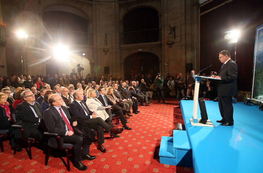 El presidente del PP acude al Hotel de la Reconquista en el que ha tenido lugar el acto oficial de presentación de Teresa Mallada como candidata a la Presidencia del Principado y de Alfredo Canteli como candidato al Ayuntamiento de la capital asturiana