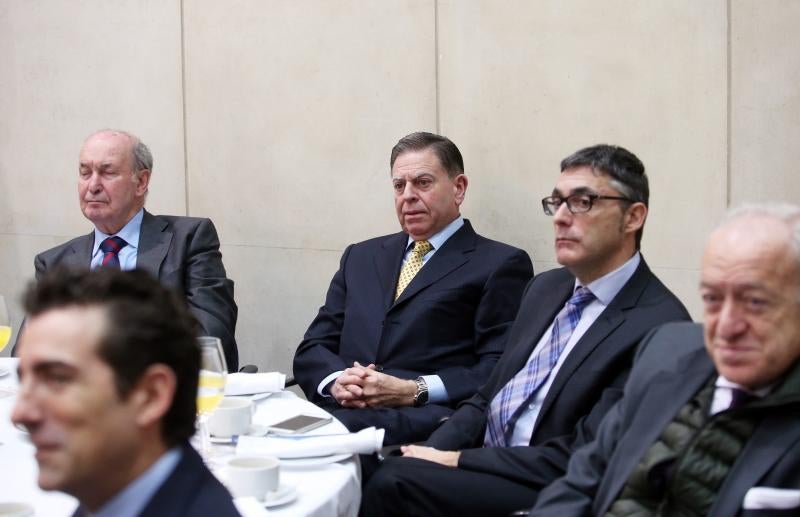 El presidente del Principado, Javier Fernández, ha intervenido en un coloquio organizado por el Foro de la Nueva Economía y el Sabadell, donde ha defendido la creación de un arancel ambiental para proteger a las empresas europeas.