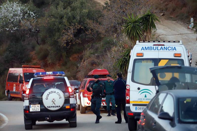 Continúan las labores de búsqueda del niño de dos años que cayó este domingo mientras jugaba a un pozo de 150 metros en la zona de Totalán.