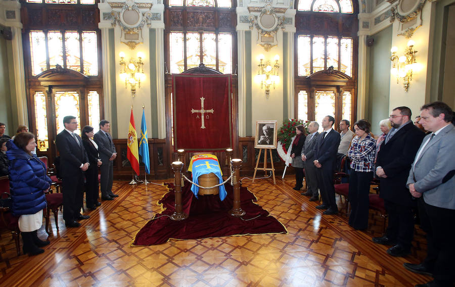 El Parlamento asturiano dio su último adiós al expresidente regional 