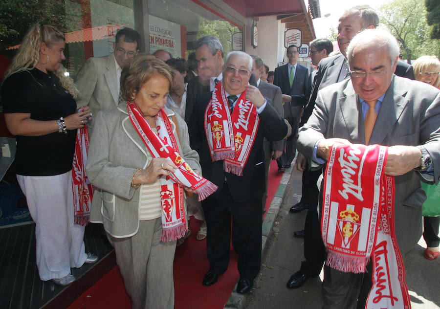 Vicente Álvarez Areces, como primer edil de Gijón, fue fundamental para facilitar la transformación del Sporting en Sociedad Anónima Deportiva y evitar su desaparición