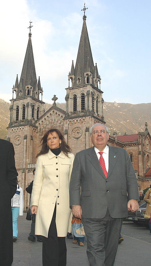 Vicente Álvarez Areces, expresidente del Principado de Asturias, ha muerto de forma repentina en su domicilio giijonés a los 75 años.