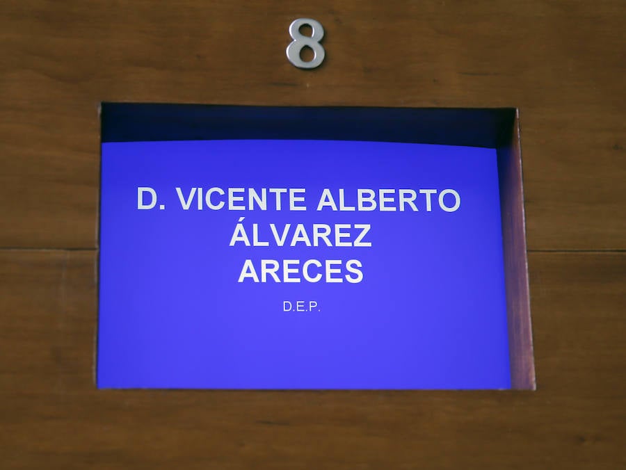 La vida política, social y empresarial de Asturias acudieron a dar el último adiós a Vicente Álvarez Areces