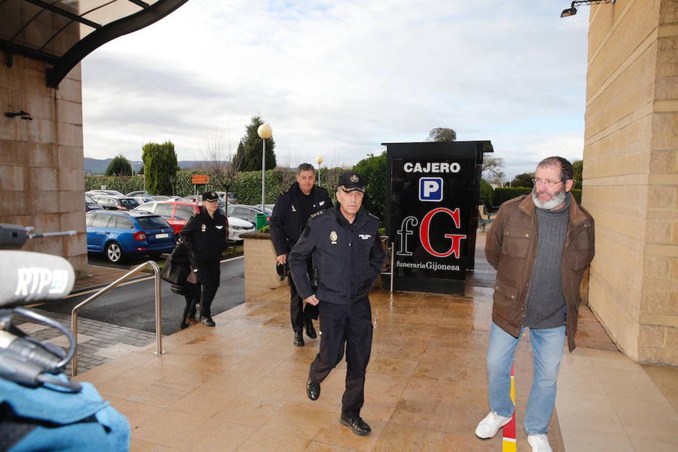 Su viuda, Soledad Saavedra, estuvo acompañada del Presidente del Principado de Asturias, Javier Fernández, familiares y amigos