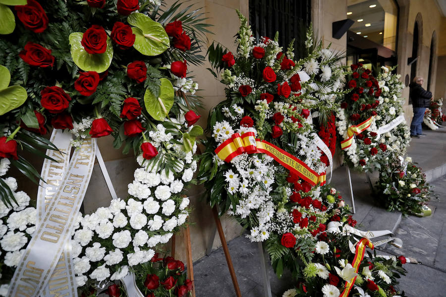 La capilla ardiente se trasladó, esta mañana, de la Junta General al Ayuntamiento de Gijón donde permanecerá hasta las 19 horas de viernes