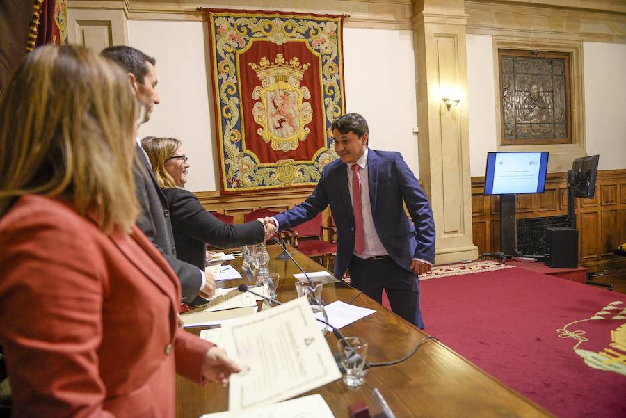 El acto académico de entrega de diplomas de la Escuela de Ingeniería Informática de Oviedo tuvo lugar en Paraninfo del Edificio Histórico y estuvo presidido por la vicerrectora de Recursos Materiales y Tecnológicos de la Universidad de Oviedo.