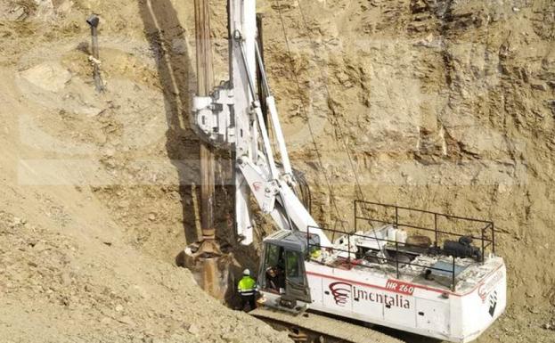 Foto de la máquina perforadora que cava el túnel para llegar a Julen.