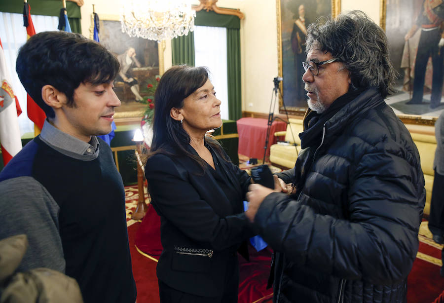 La capilla ardiente se trasladó, esta mañana, de la Junta General al Ayuntamiento de Gijón donde permanecerá hasta las 19 horas de viernes