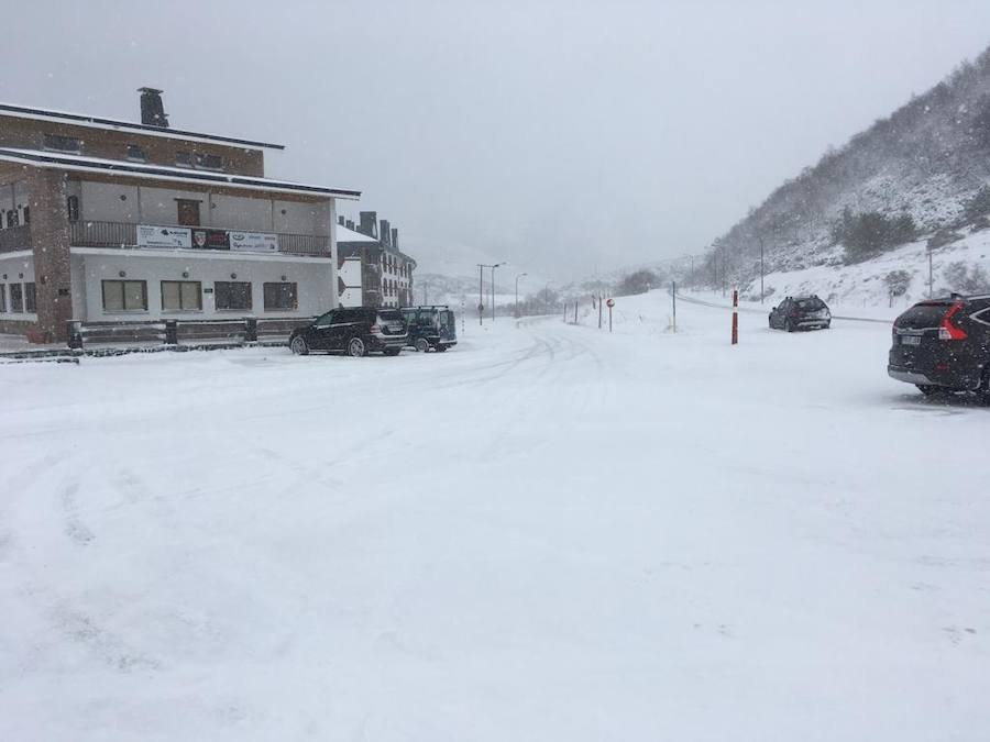 Las estaciones de esquí siguen cerradas el fin de semana a la espera de más nieve