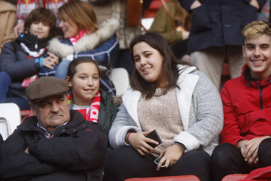 Fotos: ¿Estuviste en el Sporting - Alcorcón? ¡Búscate!