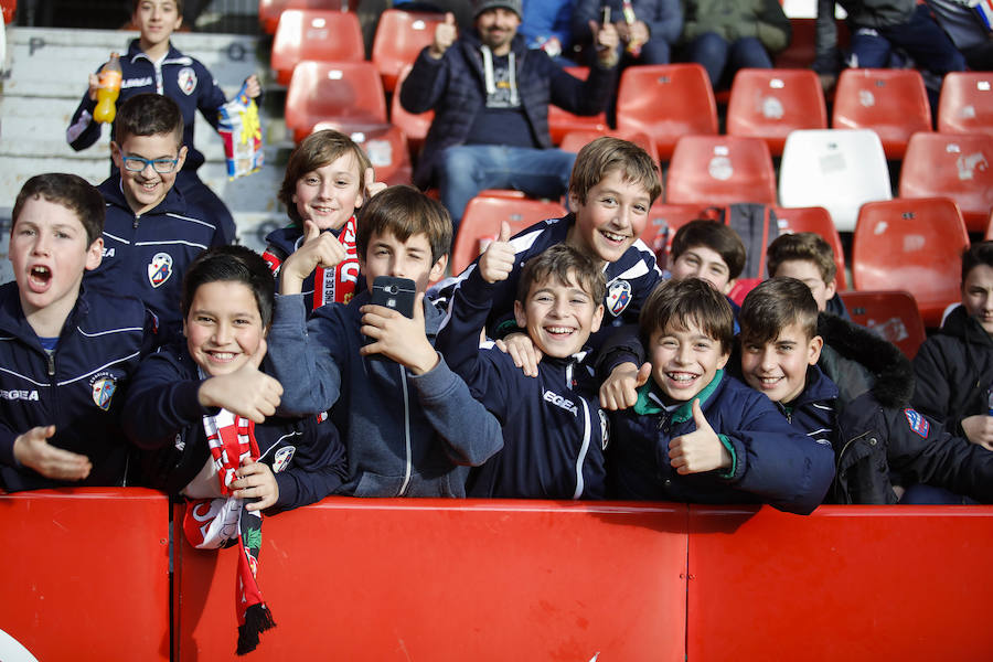 Fotos: ¿Estuviste en el Sporting - Alcorcón? ¡Búscate!