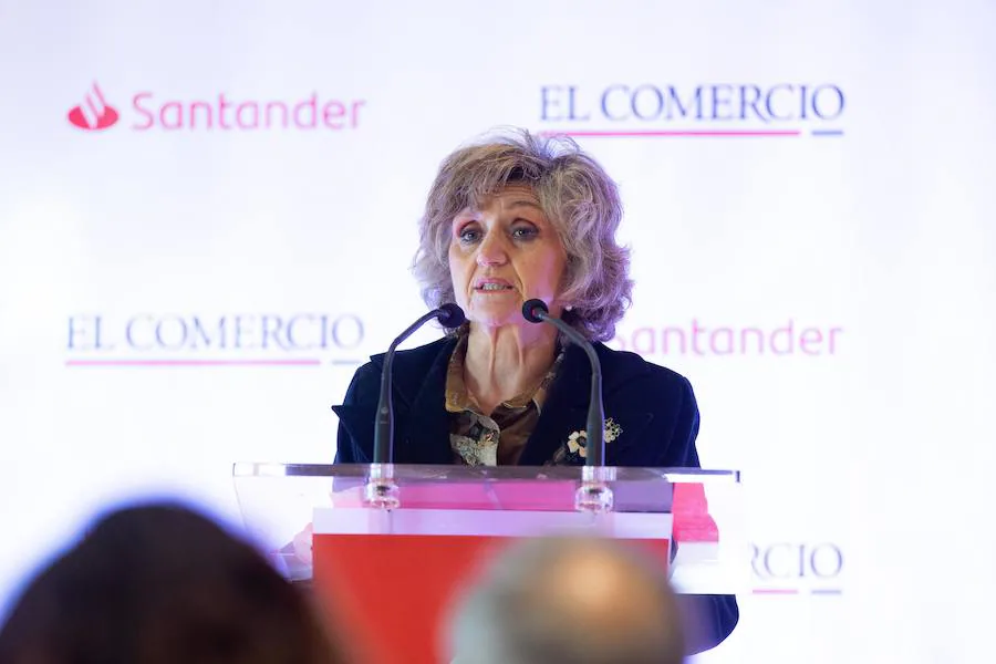 La ministra asturiana asume en un desayuno de EL COMERCIO que la jubilación inminente de los médicos causará «problemas severos» al sistema