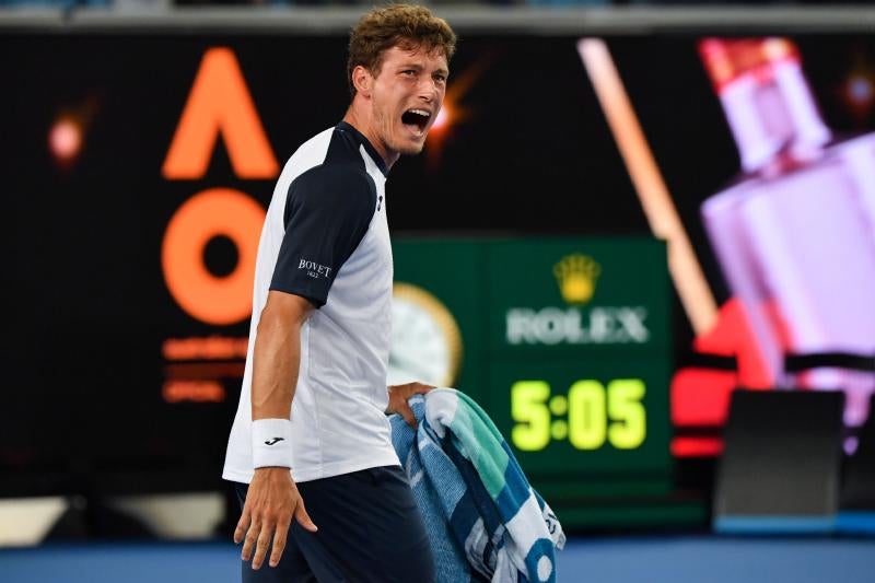 El tenista gijonés se fue de la pista en cólera por una polémica decisión del juez. El asturiano cedió por 6-7 (8/10), 4-6, 7-6 (7/4), 6-4 y 7-6 (10/8). Tras el punto decisivo de Nishikori, recogió sus cosas a toda prisa y, sin saludar al árbitro y se marchó gritando insultos