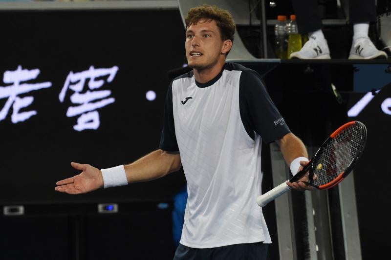 El tenista gijonés se fue de la pista en cólera por una polémica decisión del juez. El asturiano cedió por 6-7 (8/10), 4-6, 7-6 (7/4), 6-4 y 7-6 (10/8). Tras el punto decisivo de Nishikori, recogió sus cosas a toda prisa y, sin saludar al árbitro y se marchó gritando insultos